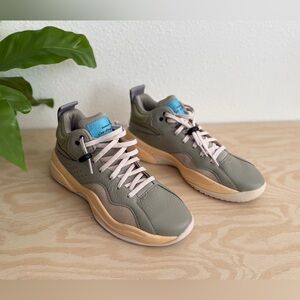 Brandblack Los Angeles Villian FW23 grey/sage, pro basketball shoe